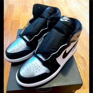 Jordan 1 silver toe kids .. size 2 .. never worn brand new